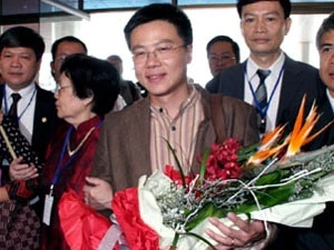 Accueil chaleureux pour le professeur Ngo Bao Chau 